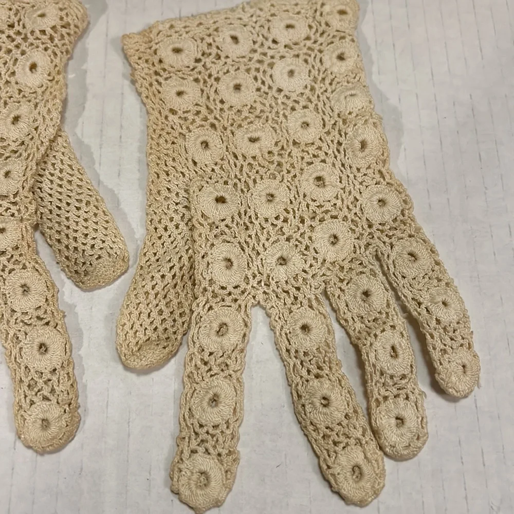 Vintage Hand Made Cream Crochet Lace Gloves size XS/ S